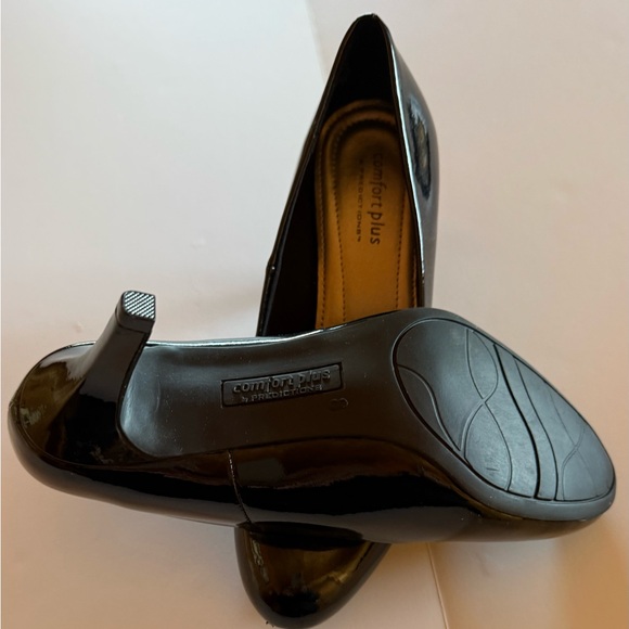 Predictions Women's Glossy Black Heels - Picture 5 of 8